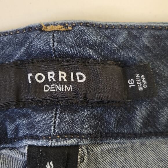 Torrid Blue Denim Shorts Women's Size 16 Button and Zip Front Pockets - Picture 3 of 10